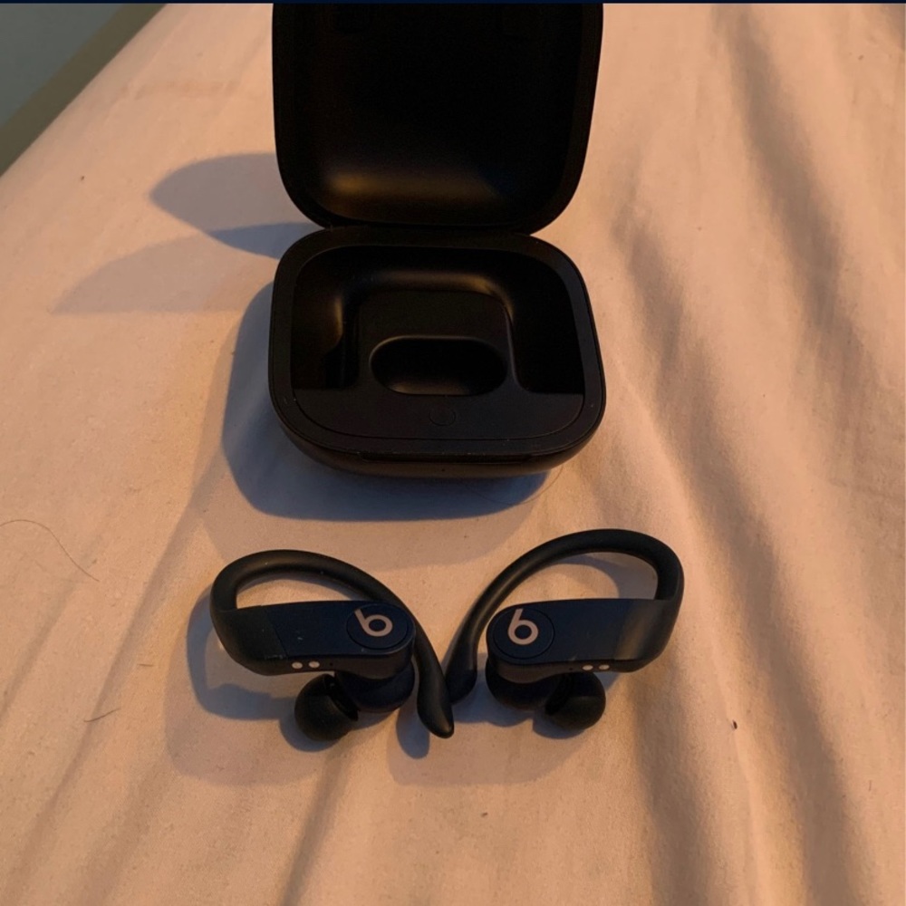 power beats pro earpods newest model